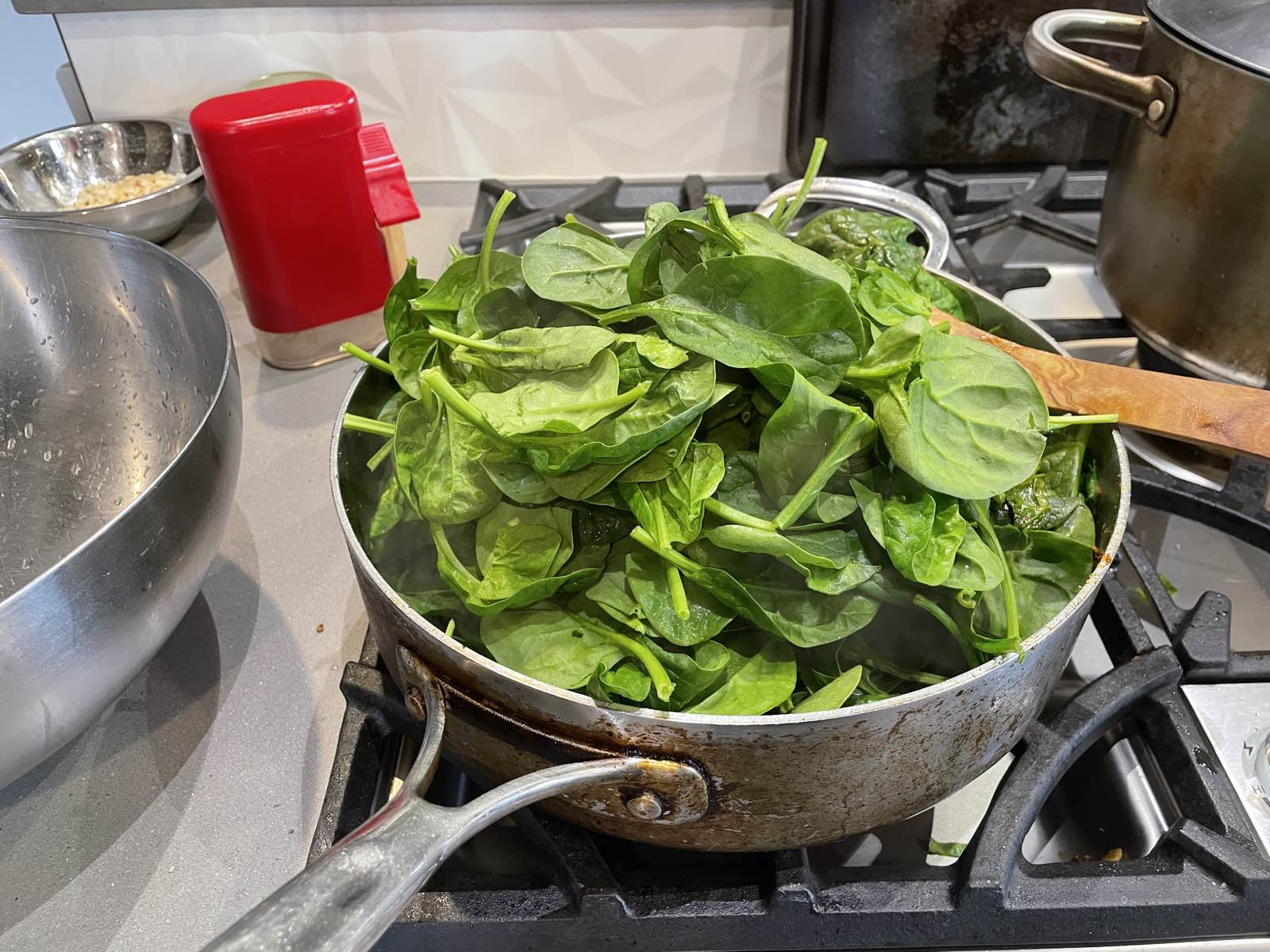 A lot of spinach in a pan